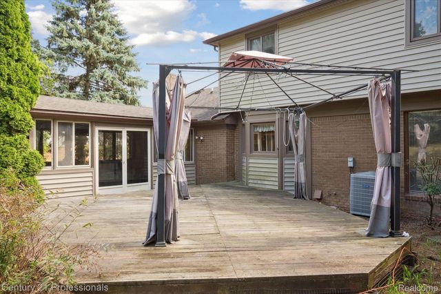 46328 N Northvalley Drive, Northville, MI 48167