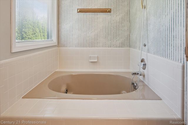 46328 N Northvalley Drive, Northville, MI 48167