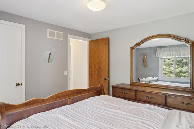 46328 N Northvalley Drive, Northville, MI 48167