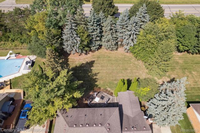 46328 N Northvalley Drive, Northville, MI 48167