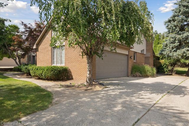 46328 N Northvalley Drive, Northville, MI 48167