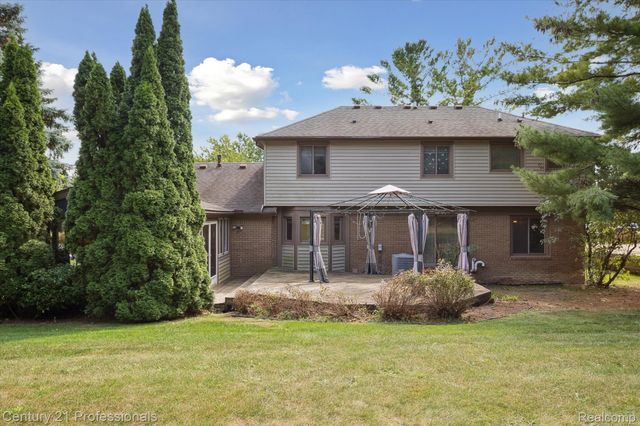 46328 N Northvalley Drive, Northville, MI 48167