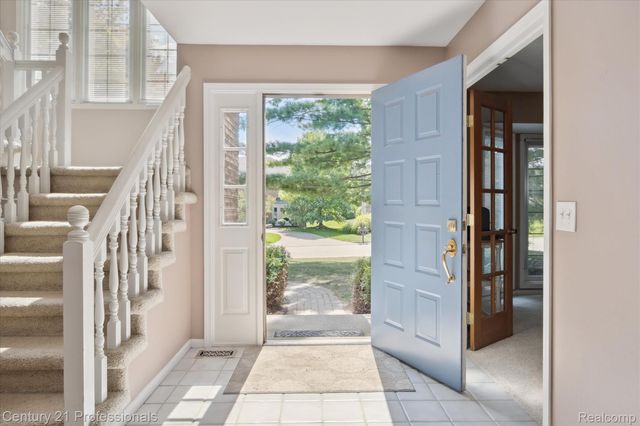 46328 N Northvalley Drive, Northville, MI 48167