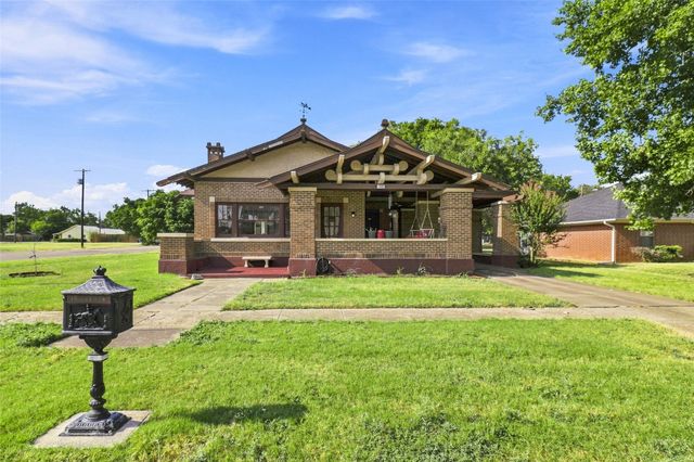 701 Pecan Street, Honey Grove, TX 75446