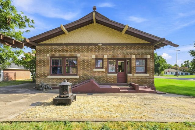 701 Pecan Street, Honey Grove, TX 75446