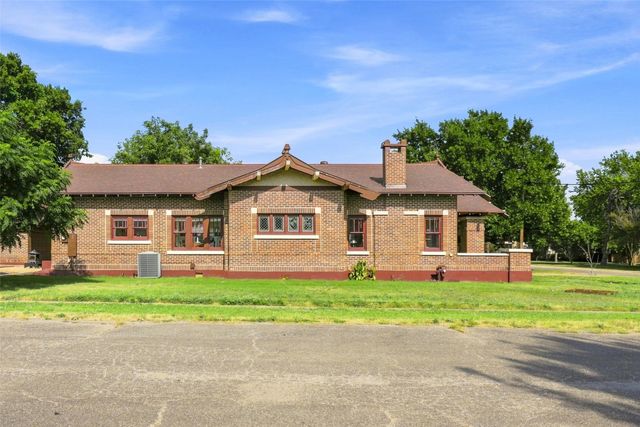 701 Pecan Street, Honey Grove, TX 75446