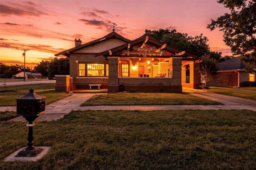 701 Pecan Street, Honey Grove, TX 75446