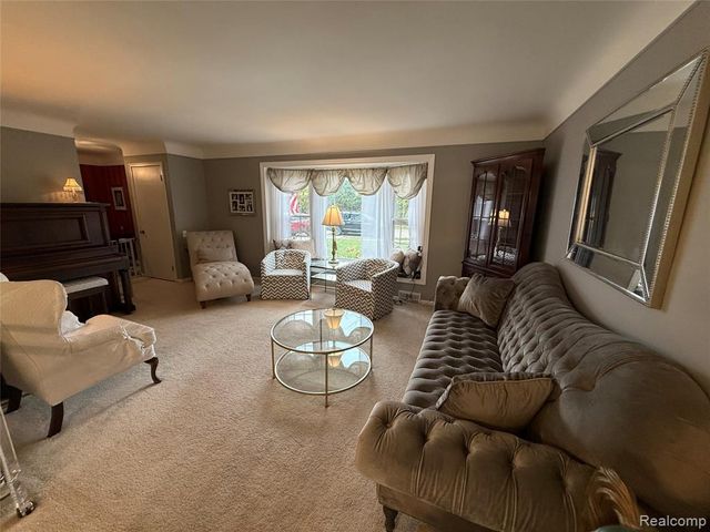 1645 Blairmoor Court, Grosse Pointe Woods, MI 48236