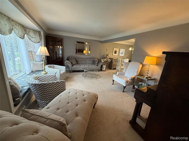 1645 Blairmoor Court, Grosse Pointe Woods, MI 48236