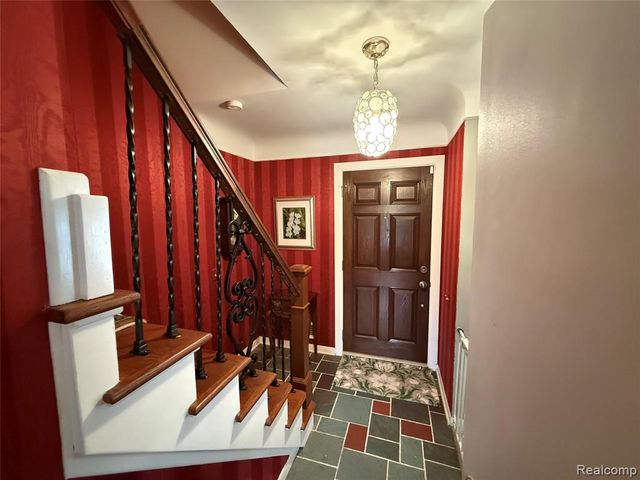 1645 Blairmoor Court, Grosse Pointe Woods, MI 48236