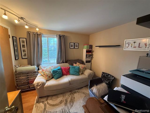 1645 Blairmoor Court, Grosse Pointe Woods, MI 48236