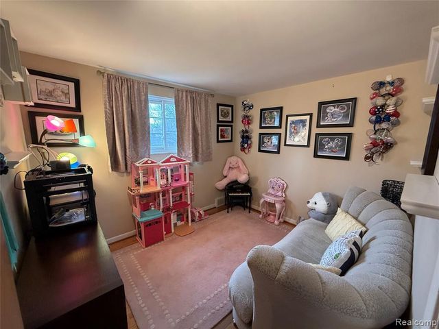 1645 Blairmoor Court, Grosse Pointe Woods, MI 48236