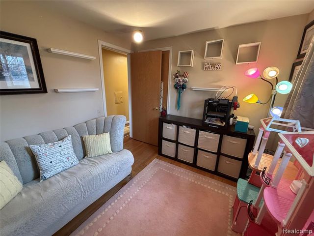 1645 Blairmoor Court, Grosse Pointe Woods, MI 48236