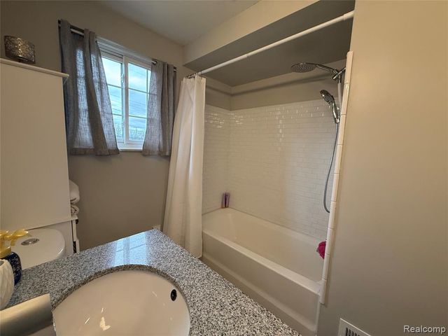 1645 Blairmoor Court, Grosse Pointe Woods, MI 48236