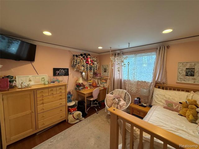 1645 Blairmoor Court, Grosse Pointe Woods, MI 48236