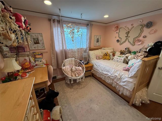 1645 Blairmoor Court, Grosse Pointe Woods, MI 48236