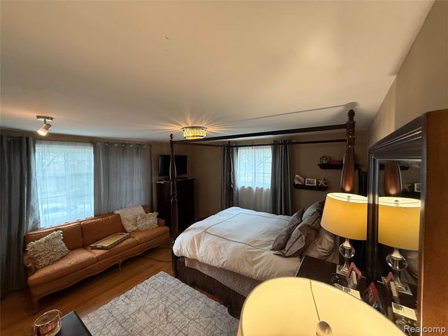 1645 Blairmoor Court, Grosse Pointe Woods, MI 48236