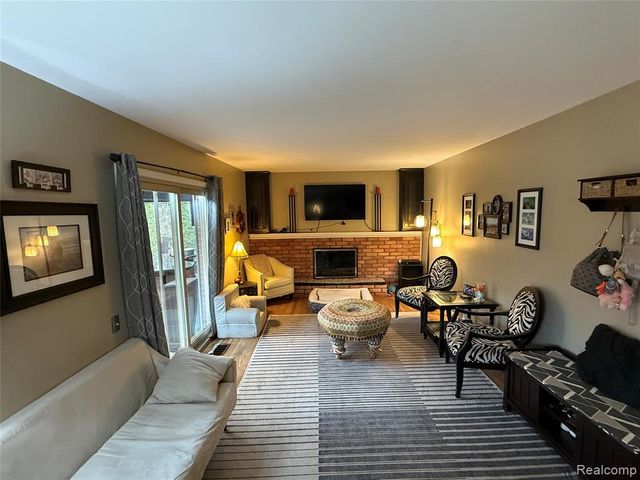 1645 Blairmoor Court, Grosse Pointe Woods, MI 48236