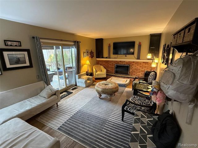 1645 Blairmoor Court, Grosse Pointe Woods, MI 48236