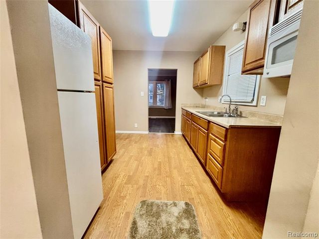 11216 Cape Cod Street, Taylor, MI 48180