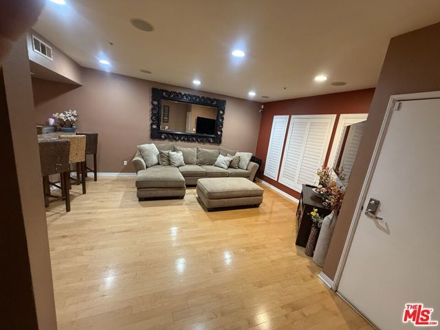 12078 S Broadway, Los Angeles, CA 90061