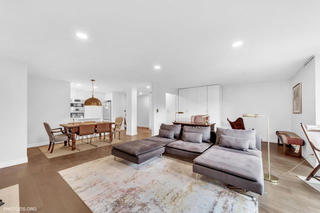 300 Thames Parkway 2A, Park Ridge, IL 60068