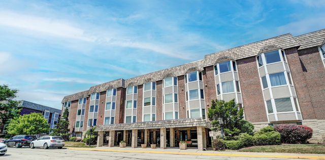 300 Thames Parkway 2A, Park Ridge, IL 60068