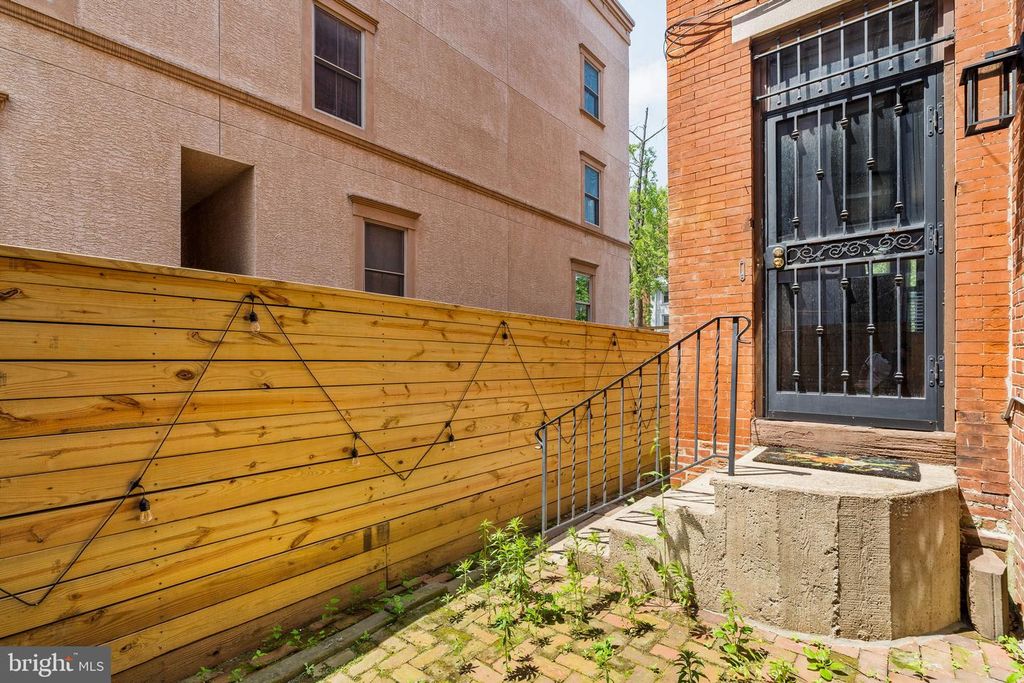 2010 W GIRARD AVE, Philadelphia, PA 19130