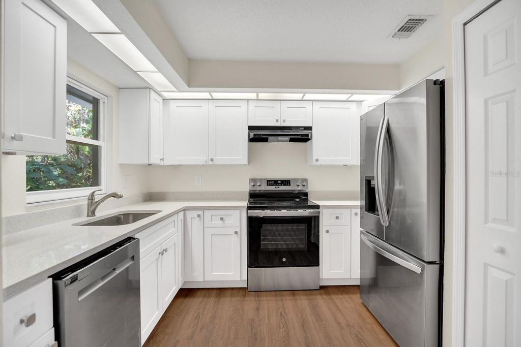 Image 4 of property listing at 5357 SUNRISE BOULEVARD, Orlando, FL 32803