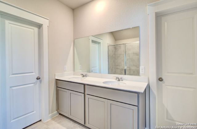 2418 White Daisy Hill, Converse, TX 78109