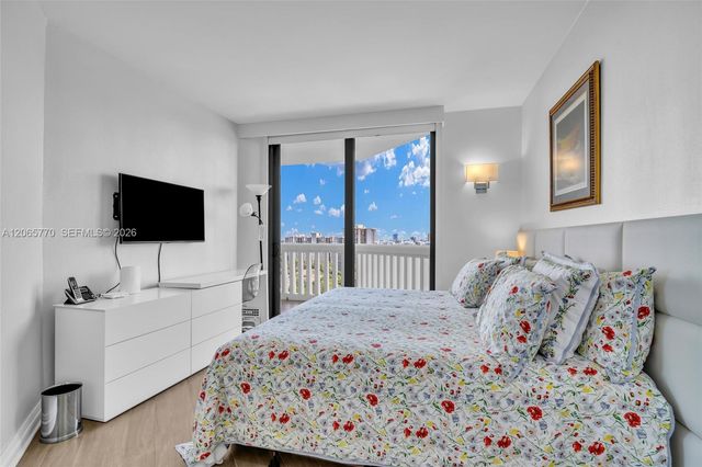 2000 Island Boulevard 2006, Aventura, FL 33160