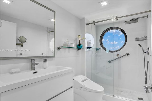 2000 Island Boulevard 2006, Aventura, FL 33160