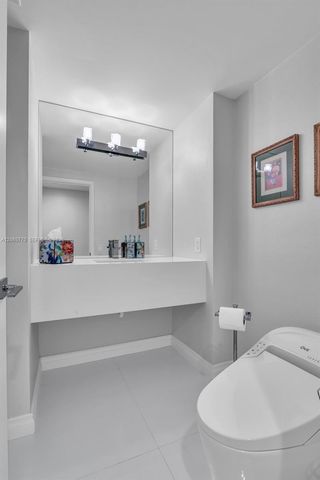 2000 Island Boulevard 2006, Aventura, FL 33160