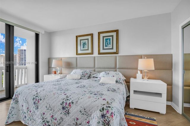 2000 Island Boulevard 2006, Aventura, FL 33160