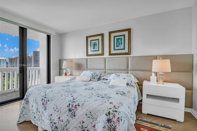 2000 Island Boulevard 2006, Aventura, FL 33160