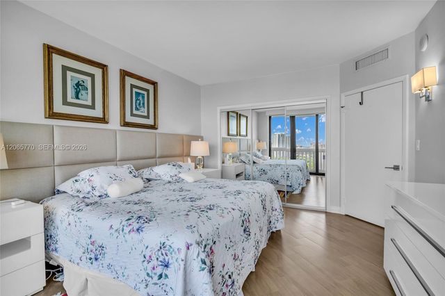 2000 Island Boulevard 2006, Aventura, FL 33160