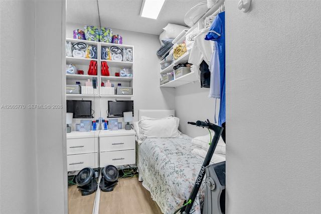 2000 Island Boulevard 2006, Aventura, FL 33160