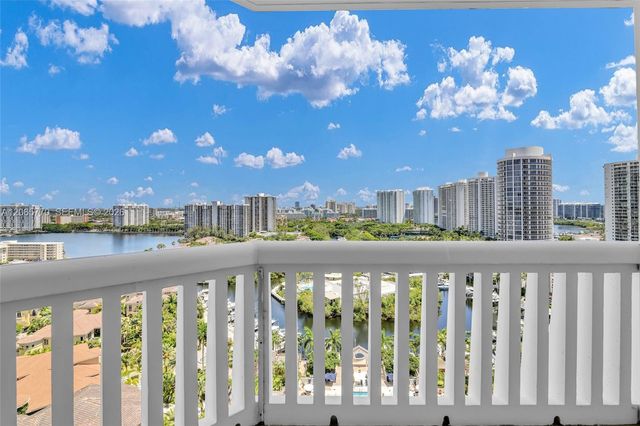 2000 Island Boulevard 2006, Aventura, FL 33160