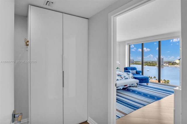 2000 Island Boulevard 2006, Aventura, FL 33160