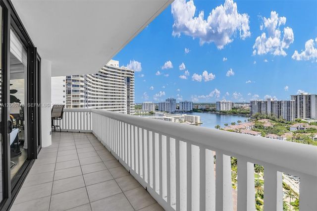 2000 Island Boulevard 2006, Aventura, FL 33160
