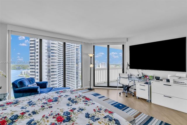 2000 Island Boulevard 2006, Aventura, FL 33160