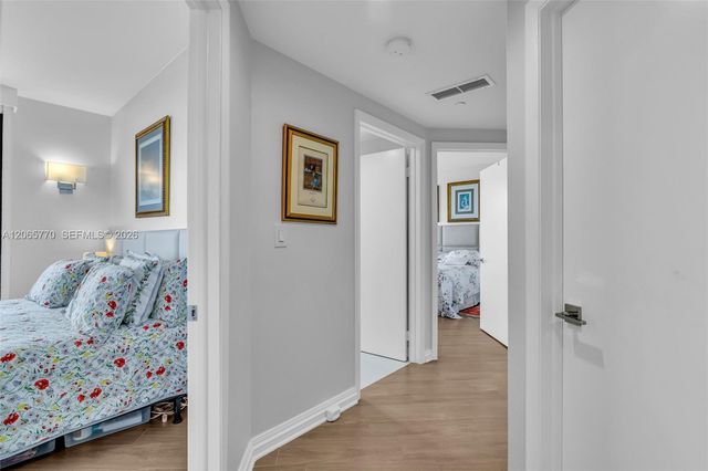 2000 Island Boulevard 2006, Aventura, FL 33160