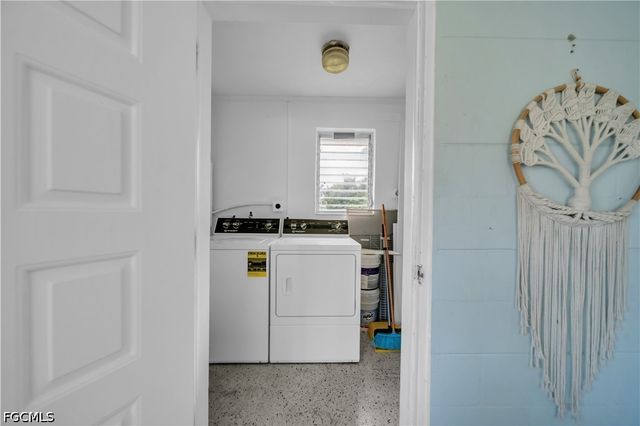 77 Glenmont DR W, North Fort Myers, FL 33917
