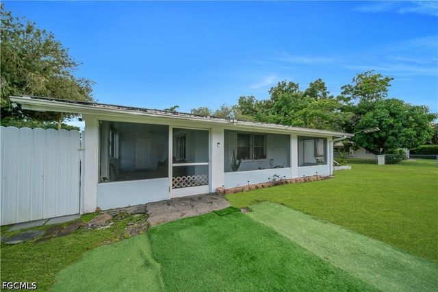 77 Glenmont DR W, North Fort Myers, FL 33917