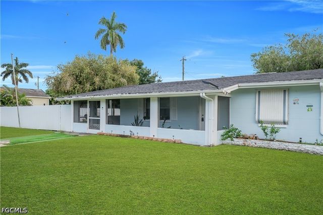 77 Glenmont DR W, North Fort Myers, FL 33917
