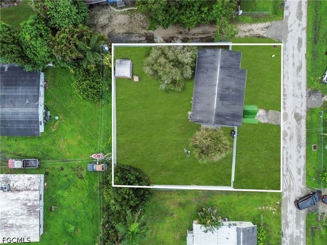 77 Glenmont DR W, North Fort Myers, FL 33917