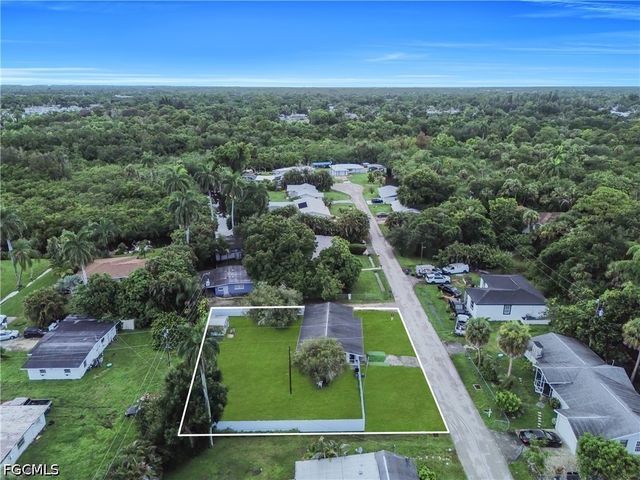 77 Glenmont DR W, North Fort Myers, FL 33917