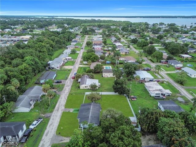 77 Glenmont DR W, North Fort Myers, FL 33917
