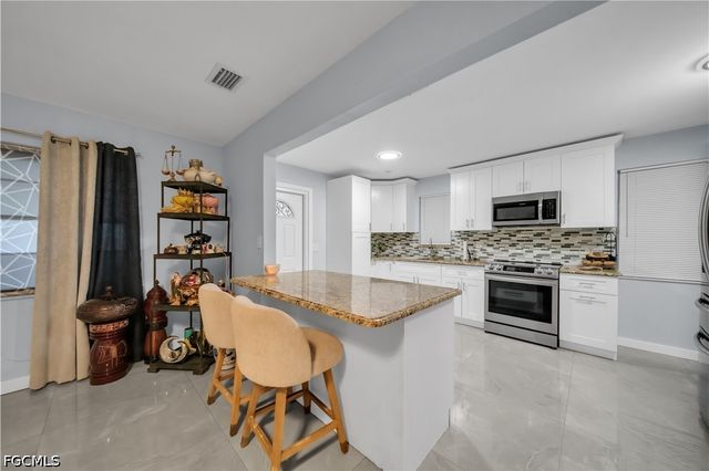 77 Glenmont DR W, North Fort Myers, FL 33917