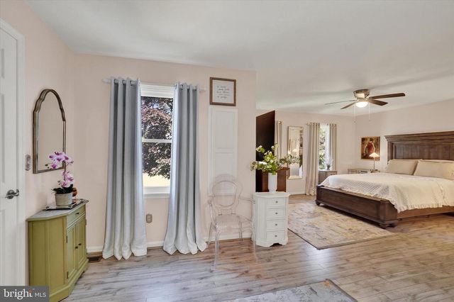 7 OLD FARM LN, New Freedom, PA 17349